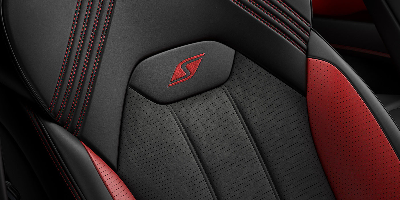 Bentley Praha Bentley Bentayga S seat with detailed red Hotspur stitching and black Beluga coloured hide. 