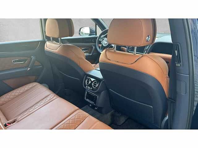 8:Bentley Bentayga V8, SUV, Peacock, Bentley Praha