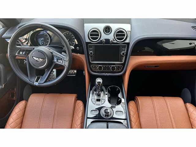 3:Bentley Bentayga V8, SUV, Peacock, Bentley Praha